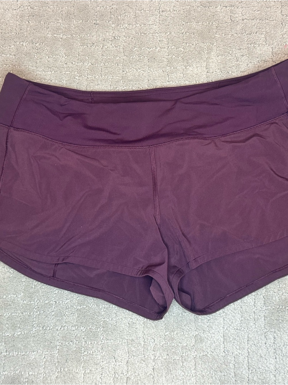Women’s lululemon speed up size 8 burgundy/maroon Shorts low rise, 2.5 inseam